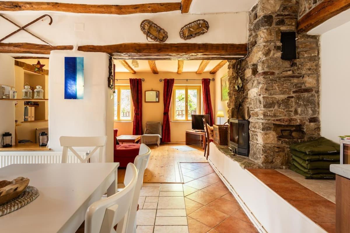 Holiday Home Katric Kamno Exterior photo