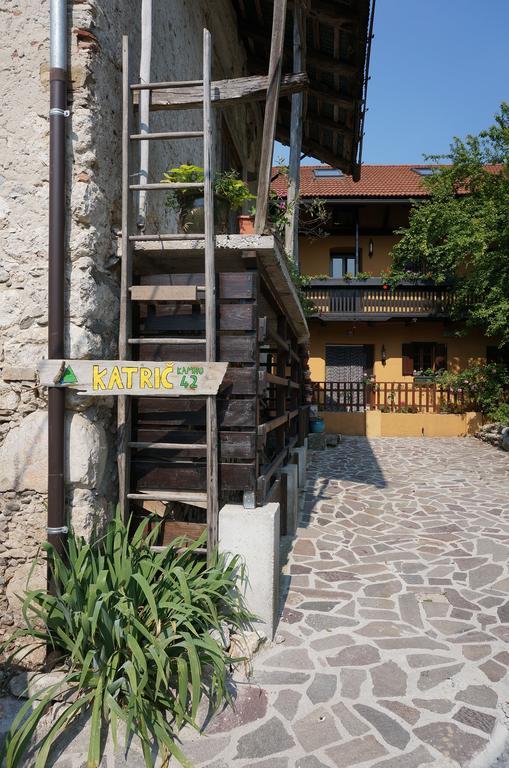 Holiday Home Katric Kamno Exterior photo